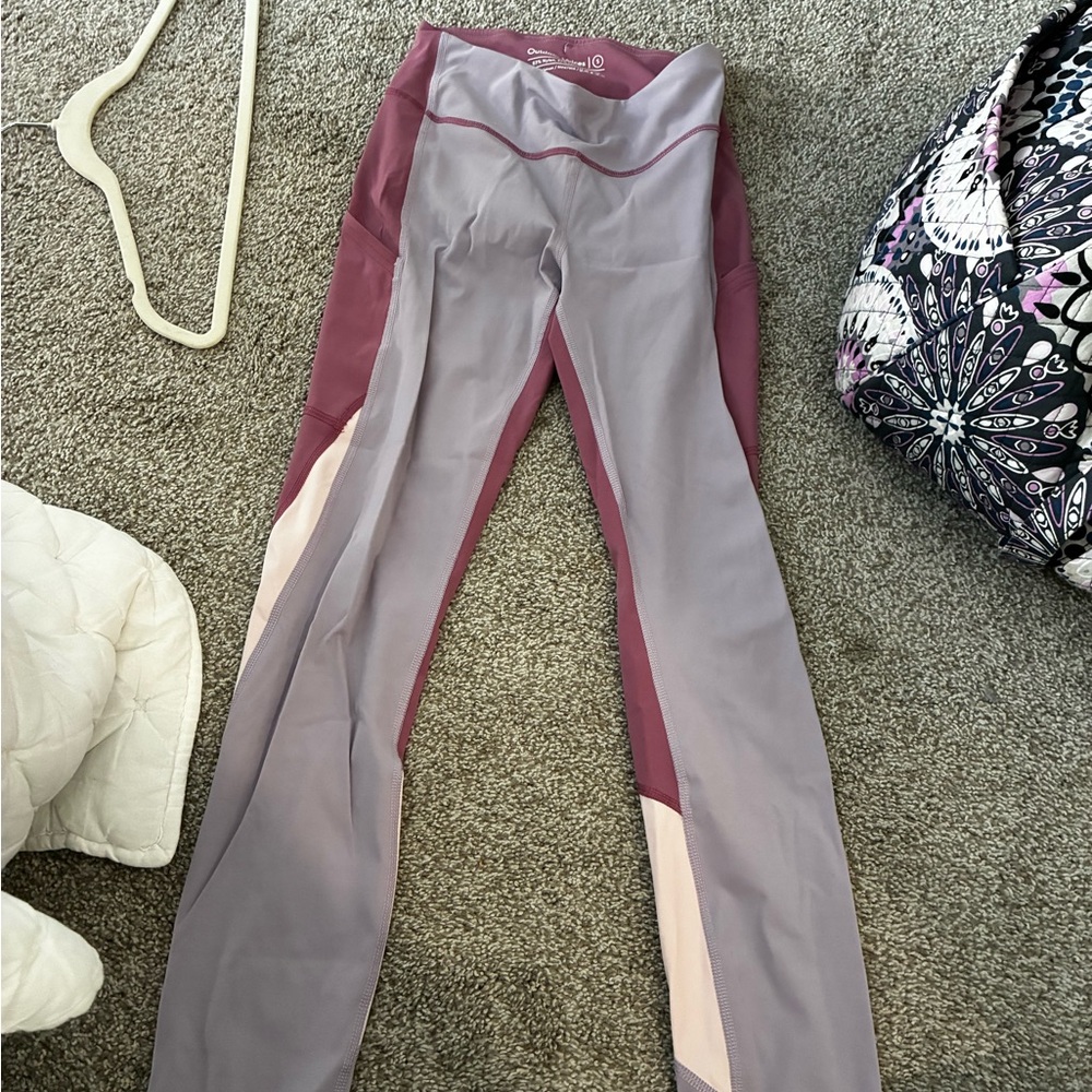 Outdoor Voices Colorblock Leggings in Mauve and Dusty Rose